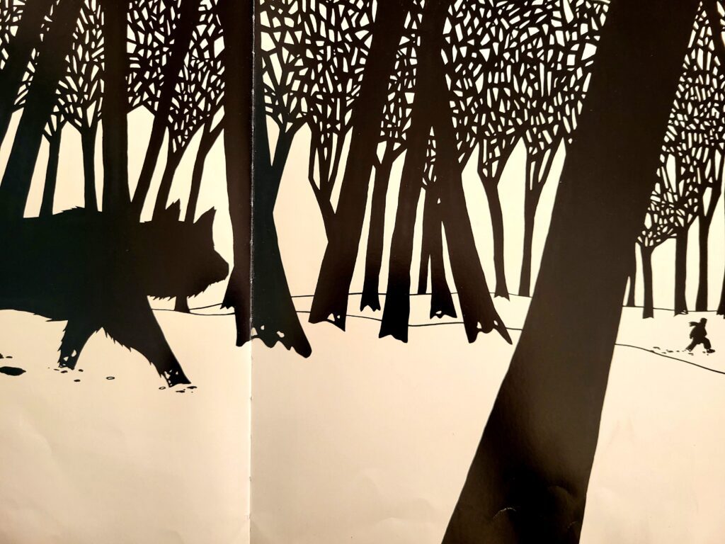 Loup noir suit le jeune garçon dans une forêt sombre et inquiétante.