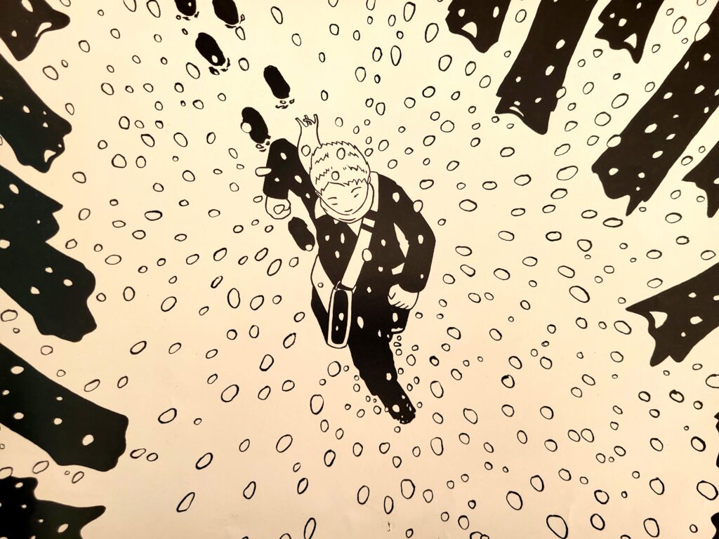 Le jeune garçon presse le pas. La tension monte. Va t-il se faire attraper par le loup noir ?